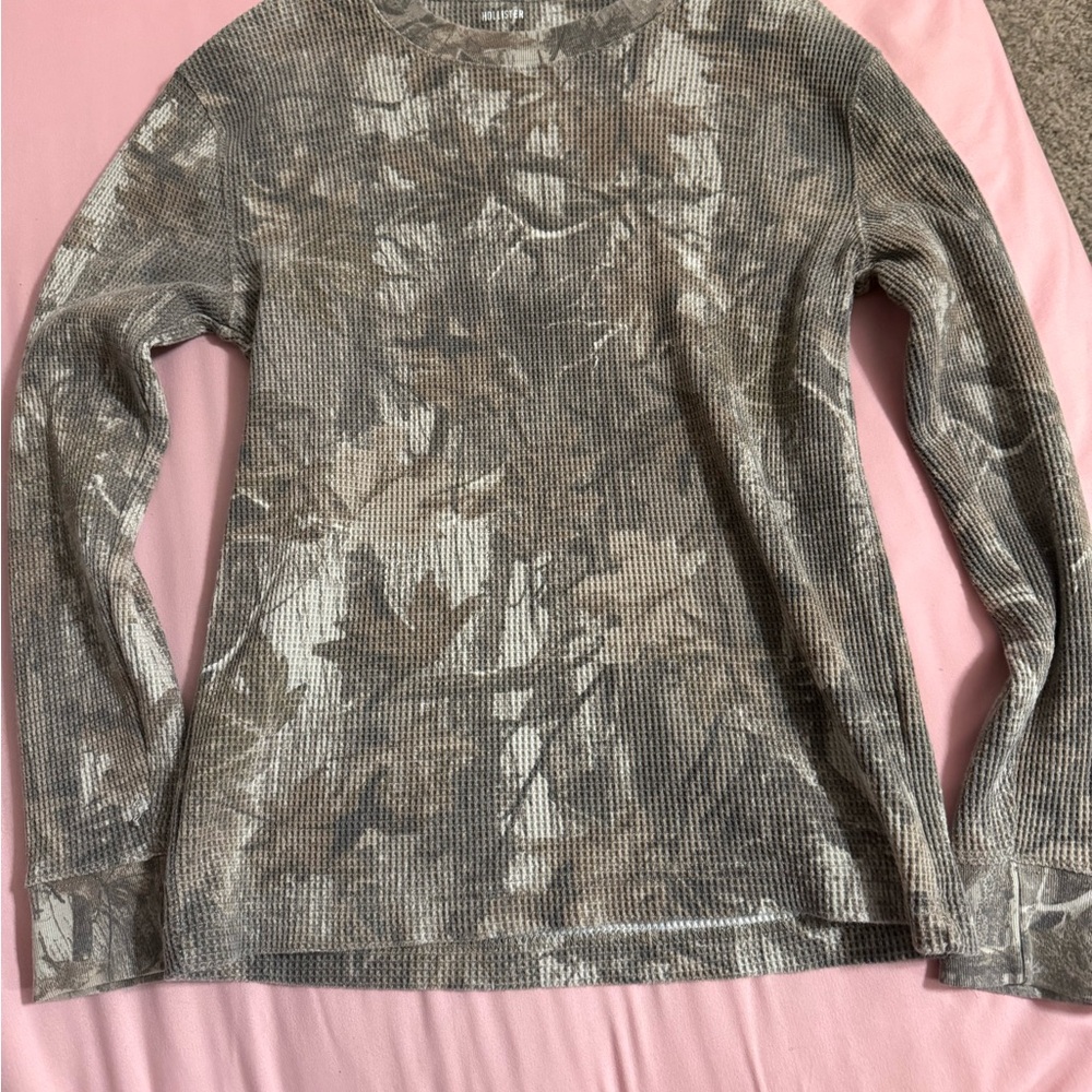 Hollister Men’s Relaxed Thermal Waffle Knit Camo Crew Neck Long Sleeve - Picture 3 of 5
